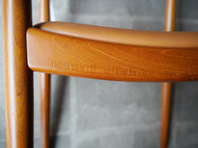 画像をギャラリービューアに読み込む, Hans J. Wegner JH503 “The Chair”