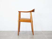 画像をギャラリービューアに読み込む, Hans J. Wegner JH503 “The Chair”