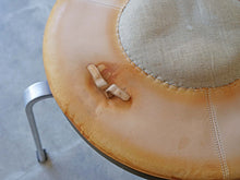 画像をギャラリービューアに読み込む, ポールケアホルム スツール ビンテージ EKC製 Poul Kjærholm PK33 Stool スツールのクッションの裏側