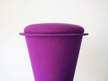 画像をギャラリービューアに読み込む, Verner Panton Cone Plus Linje ヴェルナーパントンコーンチェア ピンク 紫 バースツール ハイチェアの横から