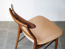 画像をギャラリービューアに読み込む, フィンユールの椅子 ダイニングチェア レザーFinn Juhl SW96 Chair Søren Willadsen 北欧デザインチェア 椅子の斜めの貫フィンユールのチェアSW96 Finn Juhl SW96 chair Søren Willadsen 北欧デザインの椅子の背もたれ上部