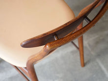 画像をギャラリービューアに読み込む, フィンユールのチェアSW96 Finn Juhl SW96 chair Søren Willadsen 北欧デザインの椅子の背もたれとフレームを繋ぐ
