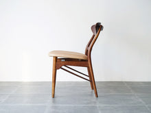 画像をギャラリービューアに読み込む, フィンユールのチェアSW96 Finn Juhl SW96 chair Søren Willadsen 北欧デザインの椅子の側面 背もたれの曲線