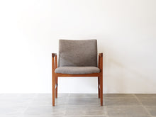 画像をギャラリービューアに読み込む, フィンユール ボヴィルケチェア Finn Juhl Bovirke arm chair フィンユールの椅子の正面