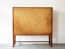 画像をギャラリービューアに読み込む, Peter Hvidt & Orla Mølgaard-Nielsen cabinet キューバンマホガニーのキャビネット ピーター・ビット&オルラ・ムルガード・ニールセン 超希少ビンテージ 北欧モダン 棚の背面
