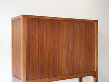 画像をギャラリービューアに読み込む, Peter Hvidt & Orla Mølgaard-Nielsen cabinet キューバンマホガニーのキャビネット ピーター・ビット&オルラ・ムルガード・ニールセン 超希少ビンテージ 北欧モダン 棚の蛇腹の側面と扉