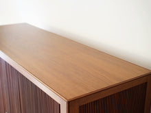 画像をギャラリービューアに読み込む, Peter Hvidt & Orla Mølgaard-Nielsen cabinet キューバンマホガニーのキャビネット ピーター・ビット&オルラ・ムルガード・ニールセン 超希少ビンテージ 北欧モダン 棚の天面