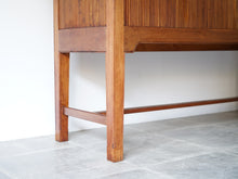 画像をギャラリービューアに読み込む, Peter Hvidt & Orla Mølgaard-Nielsen cabinet キューバンマホガニーのキャビネット ピーター・ビット&オルラ・ムルガード・ニールセン 超希少ビンテージ 北欧モダン 棚の脚