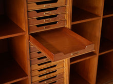 画像をギャラリービューアに読み込む, Peter Hvidt & Orla Mølgaard-Nielsen cabinet キューバンマホガニーのキャビネット ピーター・ビット&オルラ・ムルガード・ニールセン 超希少ビンテージ 北欧モダン 棚のトレイ