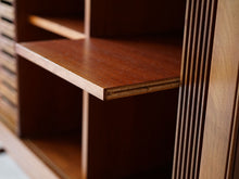 画像をギャラリービューアに読み込む, Peter Hvidt & Orla Mølgaard-Nielsen cabinet キューバンマホガニーのキャビネット ピーター・ビット&オルラ・ムルガード・ニールセン 超希少ビンテージ 北欧モダン 棚板は高さ調節ができる