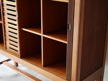 画像をギャラリービューアに読み込む, Peter Hvidt & Orla Mølgaard-Nielsen cabinet キューバンマホガニーのキャビネット ピーター・ビット&オルラ・ムルガード・ニールセン 超希少ビンテージ 北欧モダン 棚の内部