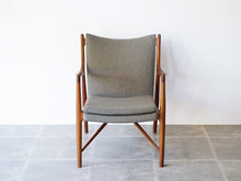 画像をギャラリービューアに読み込む, フィン・ユール NV45 ヴィンテージ ニールスヴォッダー製 フィンユールのアームチェア チーク Finn Juhl NV45 Chair armchair teak Niels Vodder 椅子の正面やや上から