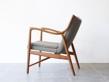 画像をギャラリービューアに読み込む, フィン・ユール NV45 ヴィンテージ ニールスヴォッダー製 フィンユールのアームチェア チーク Finn Juhl NV45 Chair armchair teak Niels Vodder 椅子の側面やや後ろ
