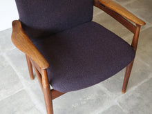 画像をギャラリービューアに読み込む, フィン・ユール アームチェア ヴィンテージ Finn Juhl FD192 France&Søn 北欧デザインの肘付きチェア 紫のファブリック張り フィンユールの椅子の座面