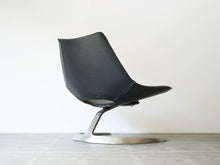 画像をギャラリービューアに読み込む, Jørgen Kastholm Preben Fabricius Scimitar Chair Ivan Schlechter ヨルゲン カストホルム プレバン ファブリシャス シミターチェア イヴァン シュレクター 革張り ラウンジチェアの背面 斜めから