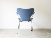 画像をギャラリービューアに読み込む, Arne Jacobsen Fritz Hansen FH3207 Seven chair アルネ ヤコブセン フリッツハンセン セブンチェア 肘掛け付き オフィスチェアの背面