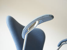 画像をギャラリービューアに読み込む, Arne Jacobsen Fritz Hansen FH3207 Seven chair アルネ ヤコブセン フリッツハンセン セブンチェア オフィスチェアの肘掛け 下から