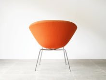 画像をギャラリービューアに読み込む, Arne Jacobsen FH3318 The Pot chair Fritz Hansen アルネ ヤコブセン フリッツハンセン製 ポットチェア オレンジ ラウンジチェアの背面