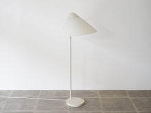 画像をギャラリービューアに読み込む, ハンスJウェグナーのフロアランプ オパーラ Hans J Wegner G004 Opala Floor lamp 北欧デザインのスタンド照明 やや上から