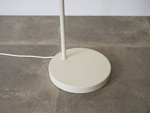 画像をギャラリービューアに読み込む, ハンスJウェグナーのフロアランプ オパーラ Hans J Wegner G004 Opala Floor lamp 北欧デザインのスタンド照明の丸い土台
