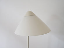 画像をギャラリービューアに読み込む, ハンスJウェグナーのフロアランプ オパーラ Hans J Wegner G004 Opala Floor lamp 北欧デザインのスタンド照明 白アクリルのシェード