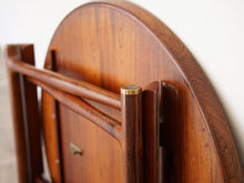 画像をギャラリービューアに読み込む, エジプシャンテーブル ブラジリアンローズウッド モーエンスラッセン Mogens Lassen Egyptian Table Rud Rasmussen 北欧名作家具 ラウンドテーブルを畳んだ状態の脚