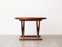 画像をギャラリービューアに読み込む, エジプシャンテーブル ブラジリアンローズウッド モーエンスラッセン Mogens Lassen Egyptian Table Rud Rasmussen 北欧名作家具 ラウンドテーブルの側面