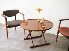 画像をギャラリービューアに読み込む, エジプシャンテーブル ブラジリアンローズウッド モーエンスラッセン Mogens Lassen Egyptian Table Rud Rasmussen 北欧名作家具たち フィンユールのNV55アームチェアと合わせて