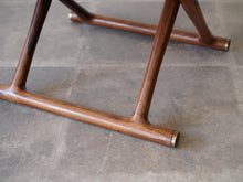 画像をギャラリービューアに読み込む, エジプシャンテーブル ブラジリアンローズウッド モーエンスラッセン Mogens Lassen Egyptian Table Rud Rasmussen 北欧名作家具 ラウンドテーブルの脚