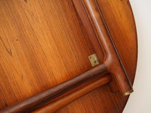 画像をギャラリービューアに読み込む, エジプシャンテーブル ブラジリアンローズウッド モーエンスラッセン Mogens Lassen Egyptian Table Rud Rasmussen 北欧名作家具 ラウンドテーブルを畳んだ状態の脚