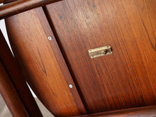 画像をギャラリービューアに読み込む, エジプシャンテーブル ブラジリアンローズウッド モーエンスラッセン Mogens Lassen Egyptian Table Rud Rasmussen 北欧名作家具 ラウンドテーブルの裏面に脚を固定するパーツ