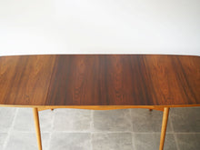 画像をギャラリービューアに読み込む, フィンユール ボヴィルケ ダイニングテーブル ブラジリアンローズウッド ダイニングテーブル Finn Juhl Bovirke Extendable dinning table テーブルを延長した様子 延長板は色がまだ新しい