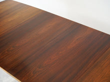 画像をギャラリービューアに読み込む, フィンユール ボヴィルケ ダイニングテーブル ブラジリアンローズウッド ダイニングテーブル Finn Juhl Bovirke Extendable dinning table テーブルの延長した様子