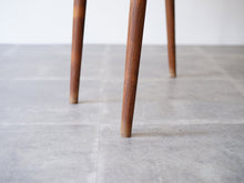 画像をギャラリービューアに読み込む, フィンユール NV55 アームチェア ブラジリアンローズウッド ニルスヴォッダー Finn Juhl NV55 arm Chair brazilian rosewood Niels Vodder フィンユールの椅子の脚先