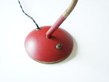 画像をギャラリービューアに読み込む, スウェーデンデザインの赤いテーブルランプの土台