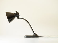 画像をギャラリービューアに読み込む, テーブルランプ前傾時の全体図を右から