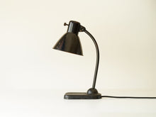 画像をギャラリービューアに読み込む, テーブルランプ下向時の全体図を右から