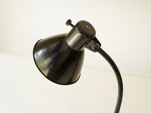 画像をギャラリービューアに読み込む, テーブルランプの接続部を右後ろから