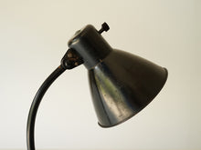 画像をギャラリービューアに読み込む, テーブルランプの接続部アップ左から