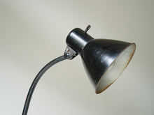 画像をギャラリービューアに読み込む, テーブルランプの接続部を左から