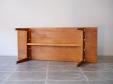 画像をギャラリービューアに読み込む, Hans J. Wegner(ハンスJウェグナー)AT15ローテーブルの裏面