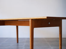 画像をギャラリービューアに読み込む, Hans J. Wegner(ハンスJウェグナー)AT15ローテーブルのフレーム