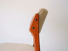 画像をギャラリービューアに読み込む, Erik Buch(エリック・バック)のダイニングチェアモデル49のフレームと背もたれの角度