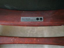 画像をギャラリービューアに読み込む, Erik Buch(エリック・バック)のダイニングチェアモデル49のメーカーシール