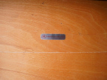 画像をギャラリービューアに読み込む, エリック・バックのモデル49に貼られたラベル