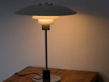 画像をギャラリービューアに読み込む, Poul Henningsen