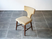 画像をギャラリービューアに読み込む, ヴィンテージのドレッサーチェアの上から