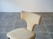 画像をギャラリービューアに読み込む, ヴィンテージのドレッサーチェアの背もたれは布張り