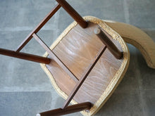 画像をギャラリービューアに読み込む, ヴィンテージのドレッサーチェアの裏面