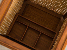 画像をギャラリービューアに読み込む, デンマークのソーイングボックス(裁縫箱)内部